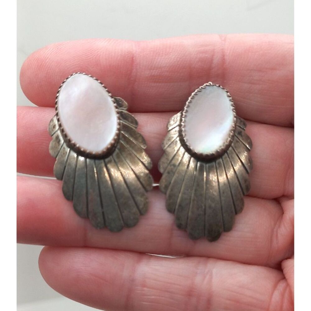 Vintage Southwestern Sterling Silver Mother of Pearl Earrings Scalloped Old Pawn